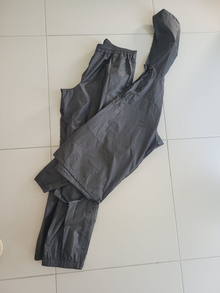 Vendo bag, capa de chuva para bag e roupa de chuva tamanho g