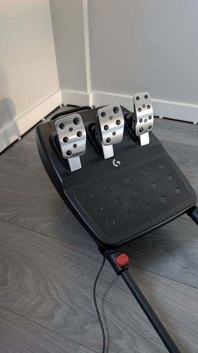 Playseat Logitech g923 G29 fixação dos pedais a estrutura