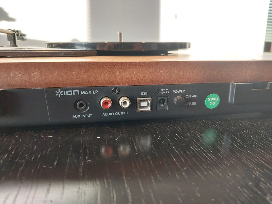 Gramofon ION MAX LP Z Wbudowanymi Głośnikami Uszkodzony