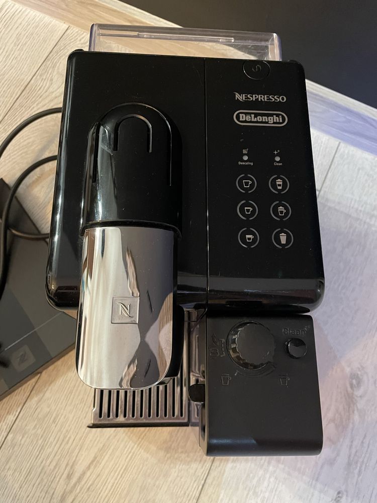 Ekspres do kawy NESPRESSO  delonghi