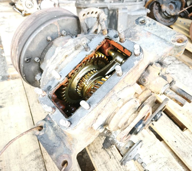 Роздавальна раздаточная коробка роздатка Зіл 131 невеликий пробіг