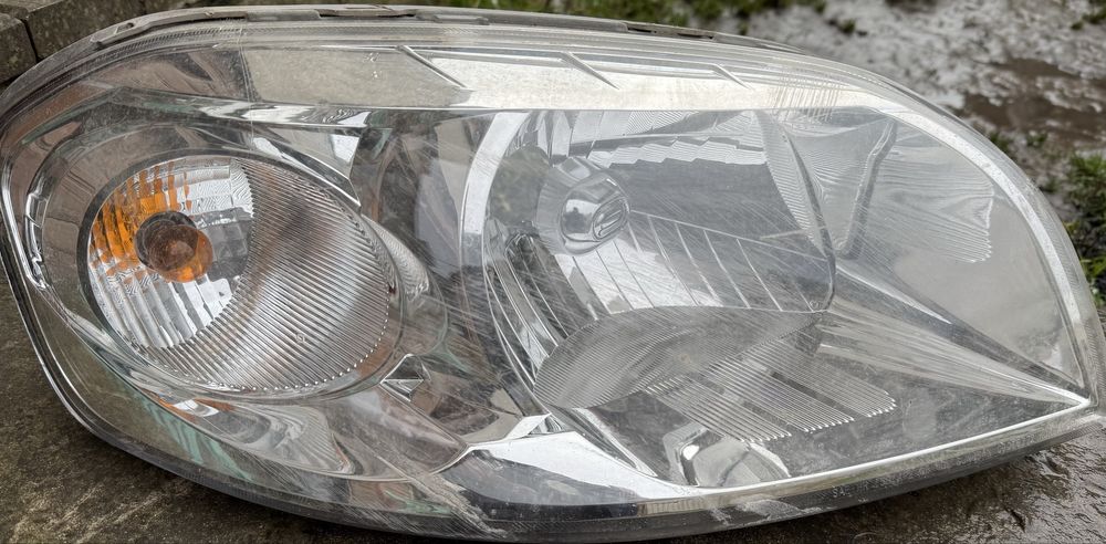 Передня права фара Chevrolet Aveo під ремонт/на запчастини