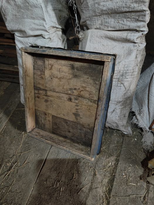 Рамки бджолині, шафа для рамок; дашки