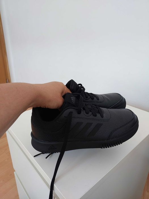 Adidas кросівки оригінал 37.5