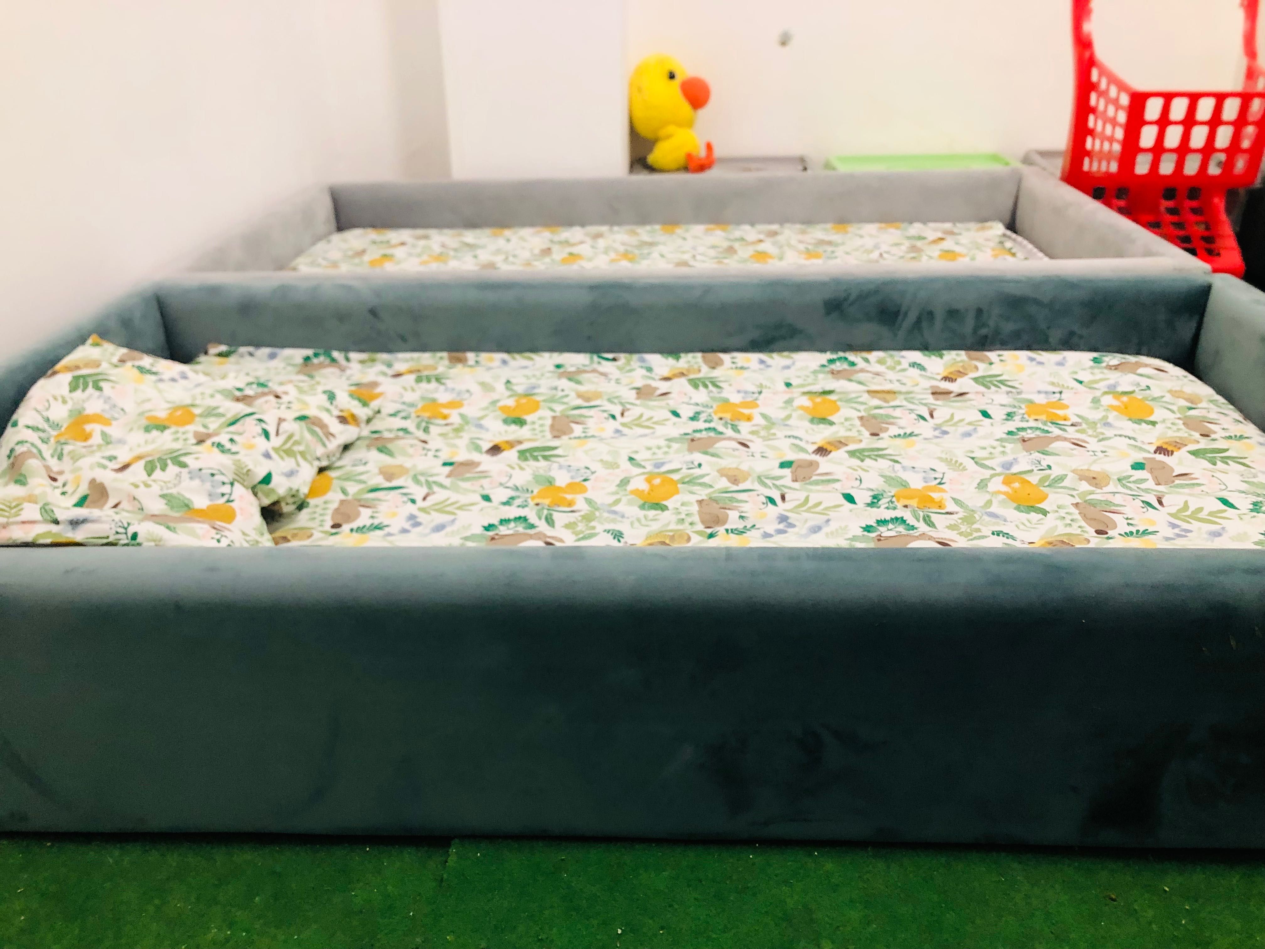 3 unidades CAMA MONTESSORI COM COM COLCHÃO SEMI NOVAS