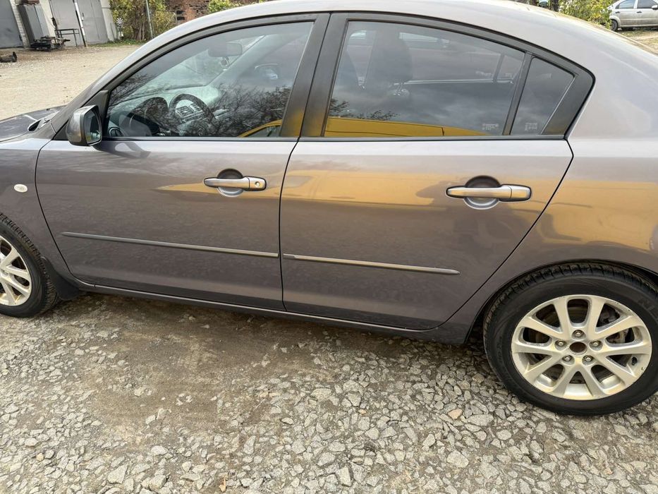 Продам авто Мазда 3