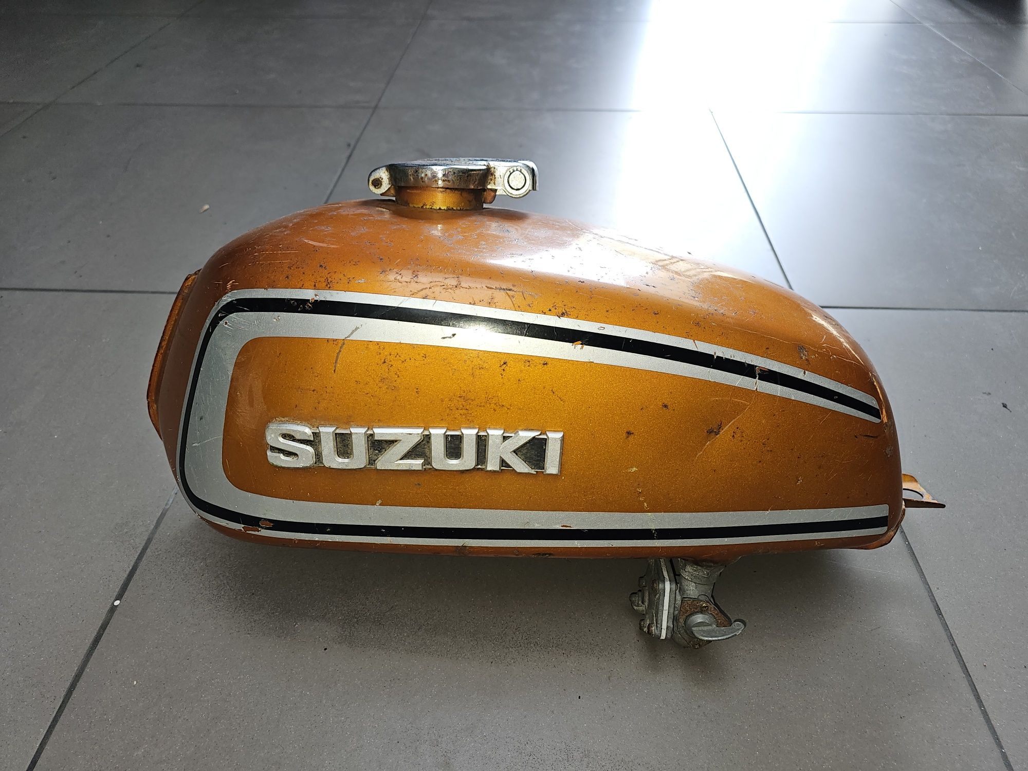 Depósito Suzuki GT250