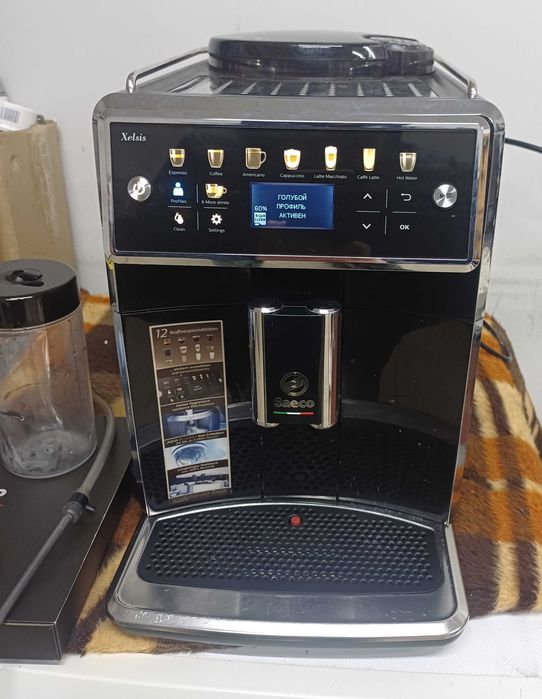 Кавомашина автоматична Saeco Xelsis SM7580 з молочником капучинатором