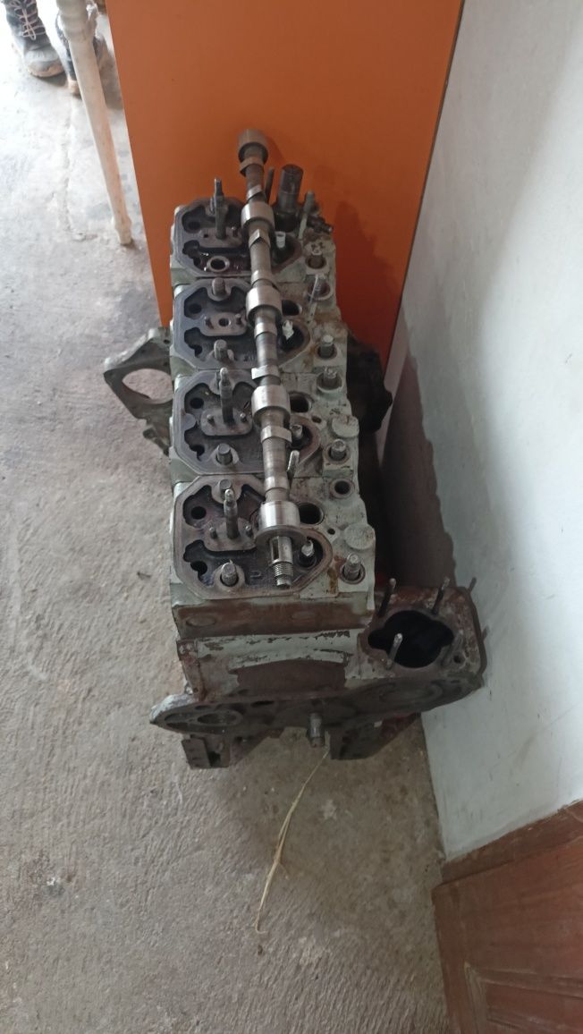 Silnik c360 w czesciach