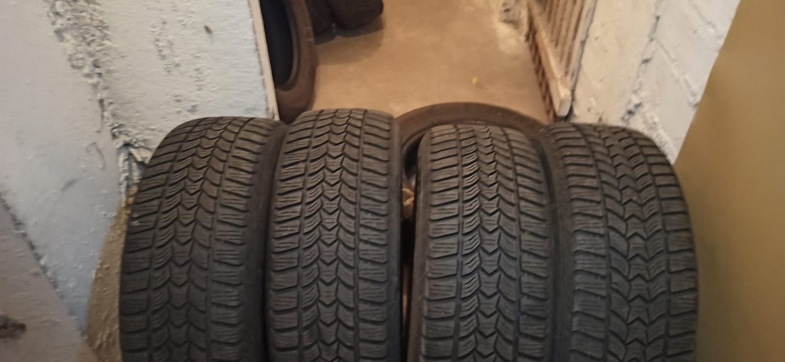 Komplet opon z felgami Dębica 205/55/16 zimowe