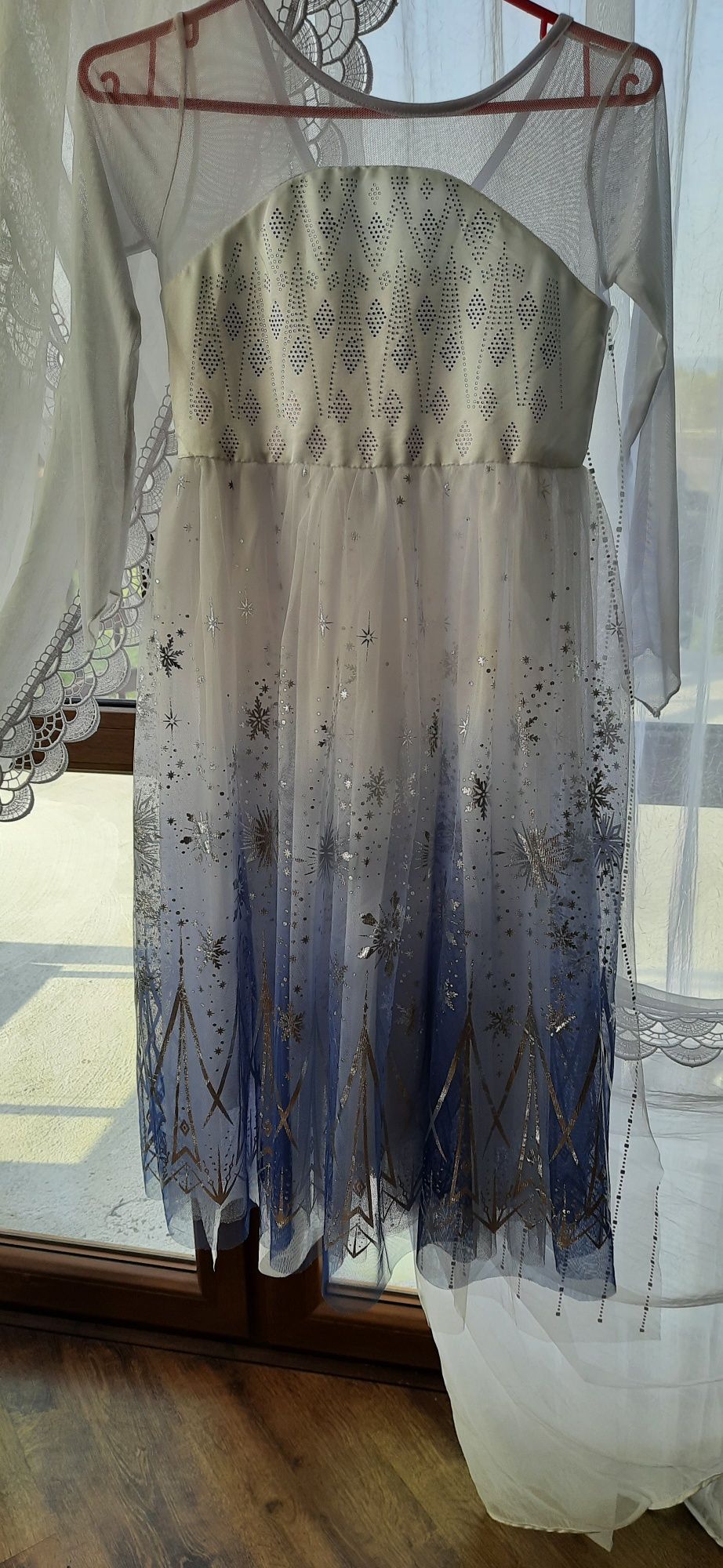 Strój Elza. Frouzen.140 cm
