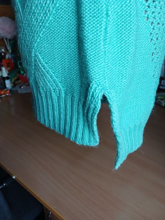 Свитер новий р.42-46