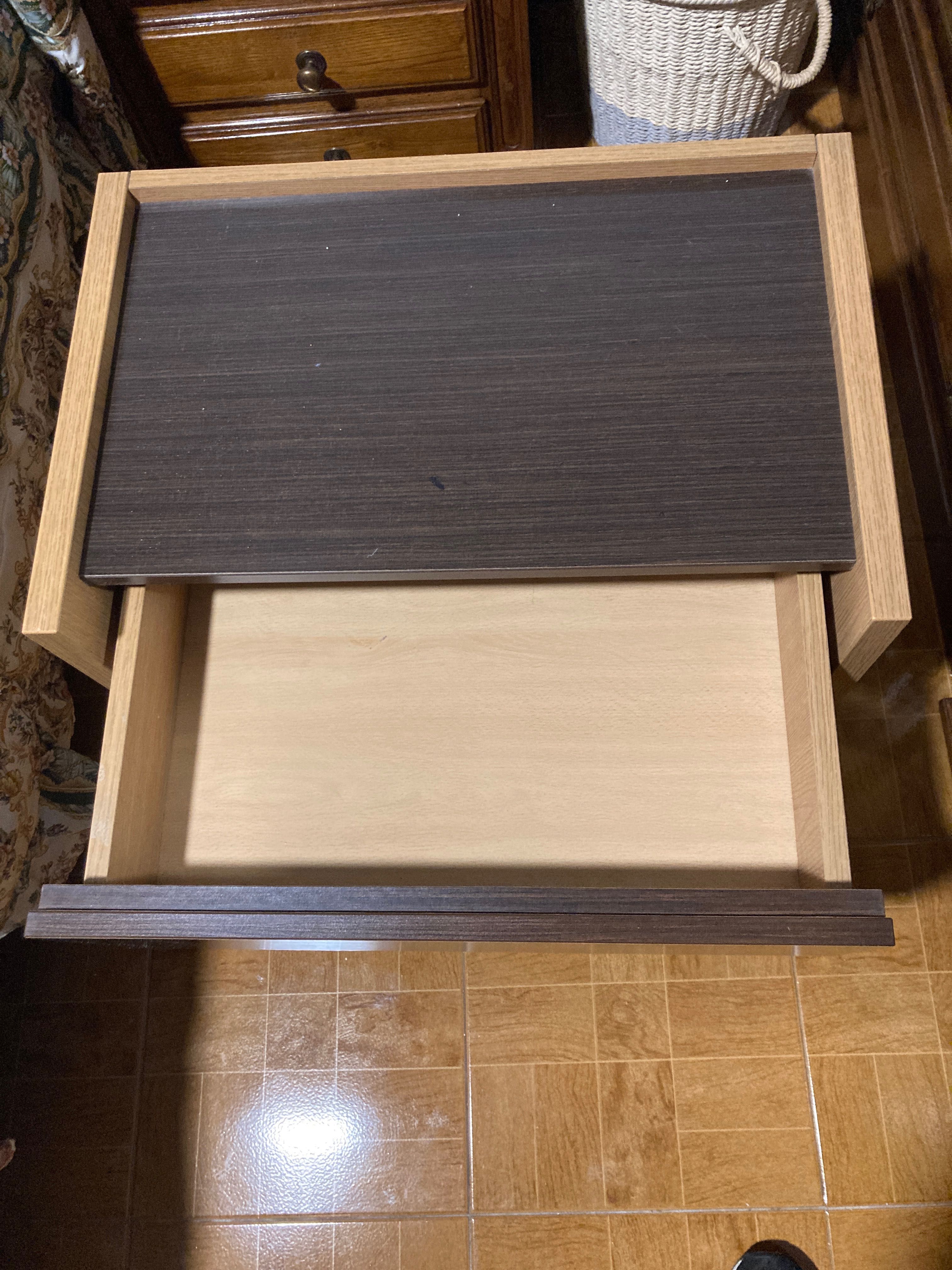 Mesinha de Cabeceira duas gavetas moderna
