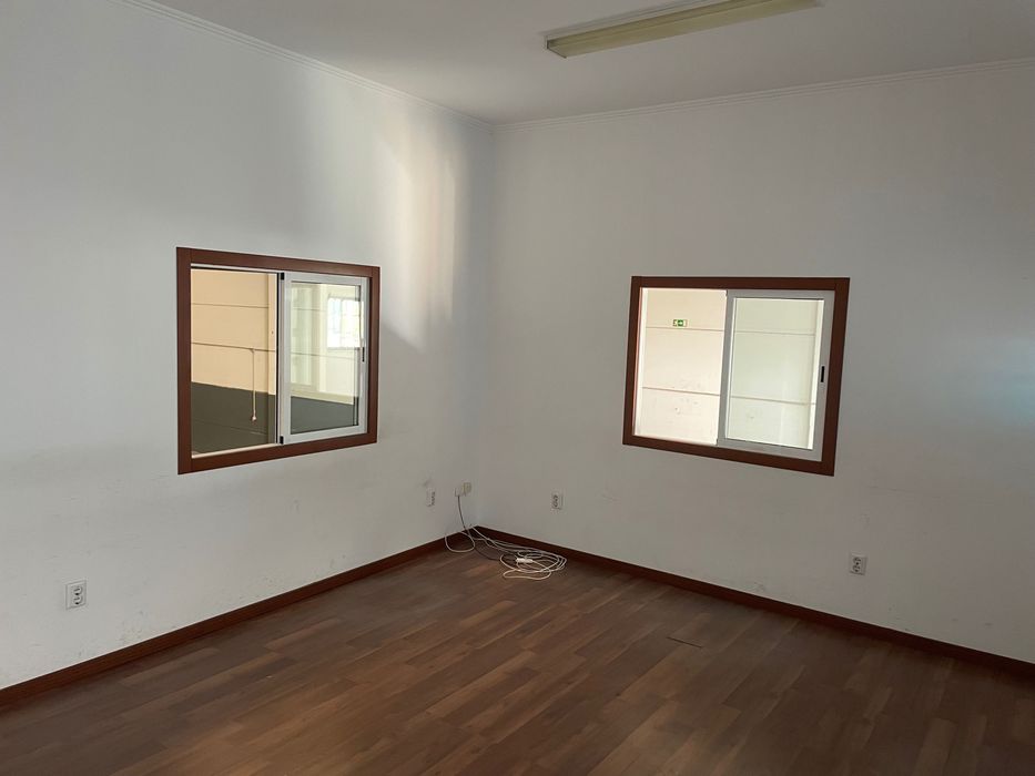 Armazém zona industrial de Amorim