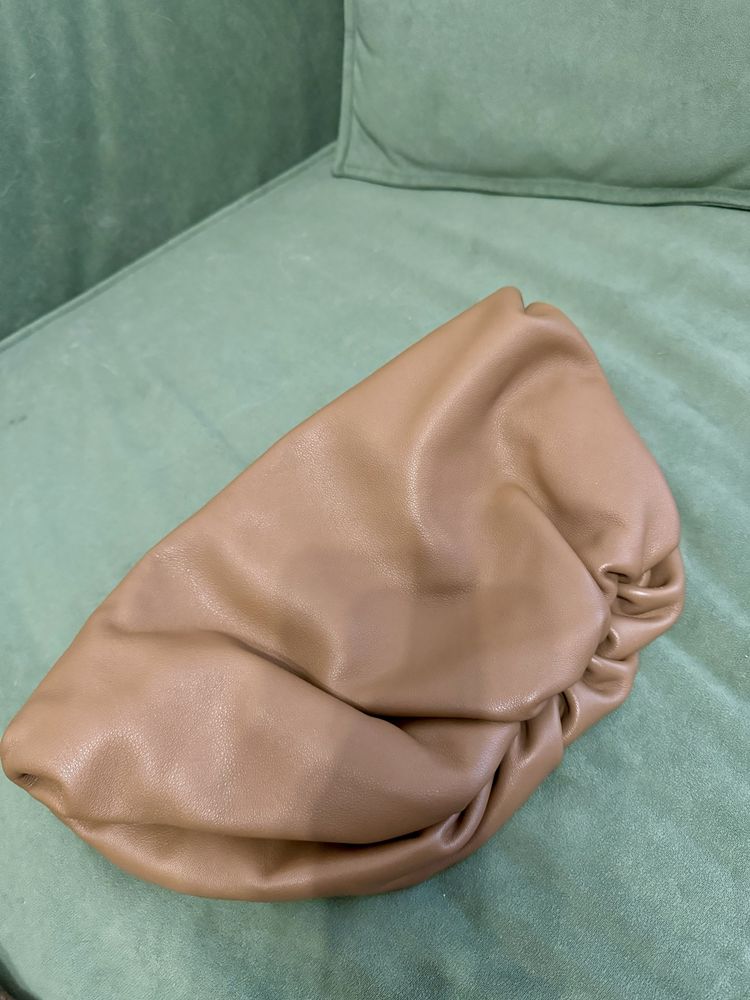 Bottega Veneta pouch коричневый клатч