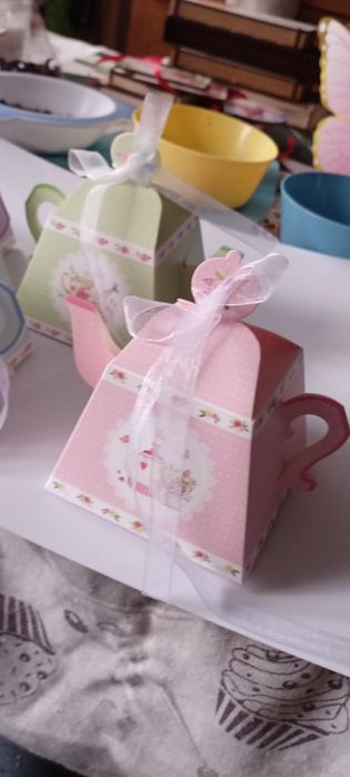 Prezent dzień matki herbatą w imbryku