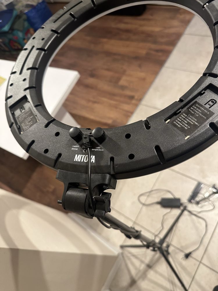 Lampa ze stojakiem led pierscieniowa
