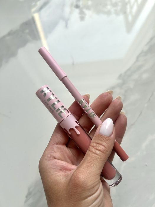 Kylie Jenner zestaw matowa pomadka i konturówka do ust lip kit