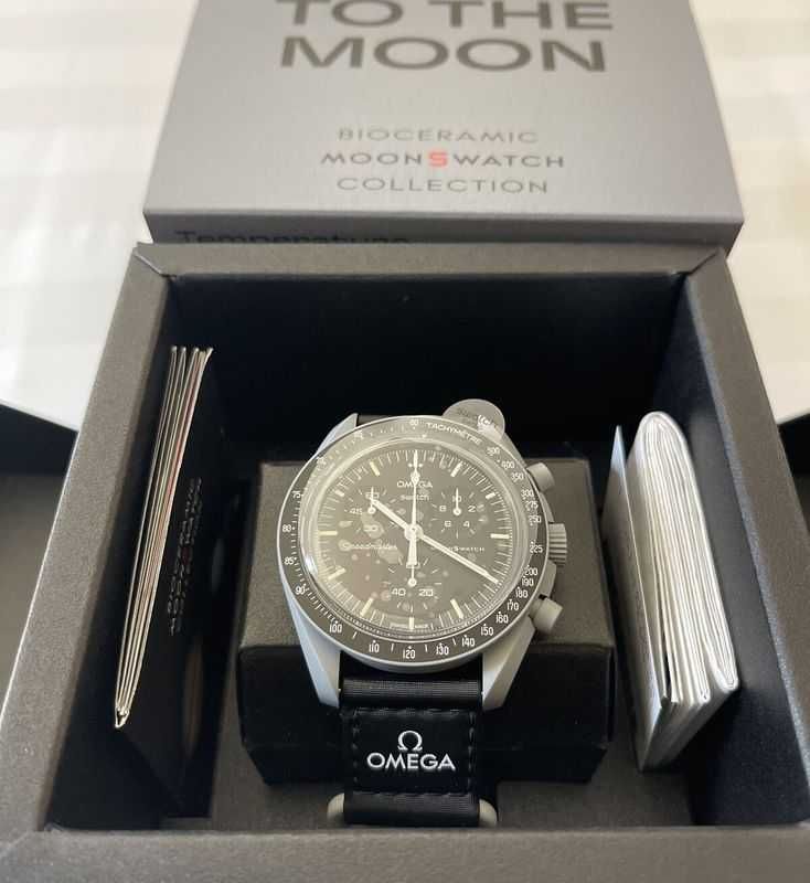 Swatch x Omega Bioceramic Moonswatch Mission to the Moon
SO33M100