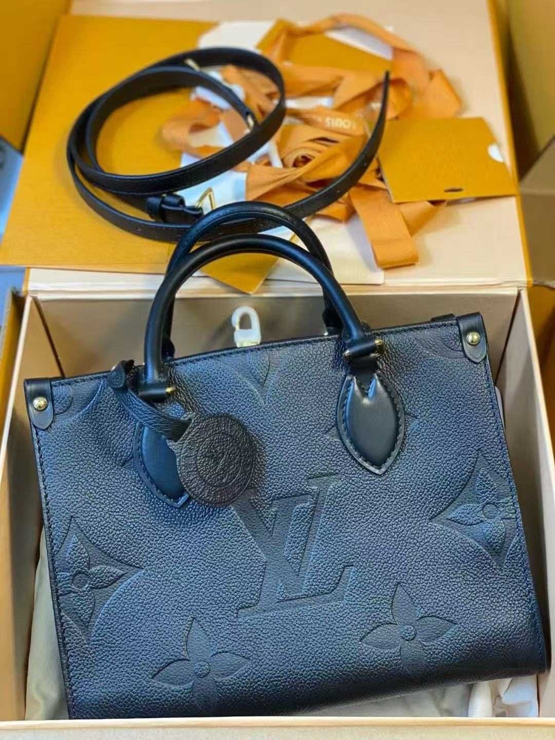 Bolsa de Mão LOUIS VUITTON Onthego com Monograma Clássico