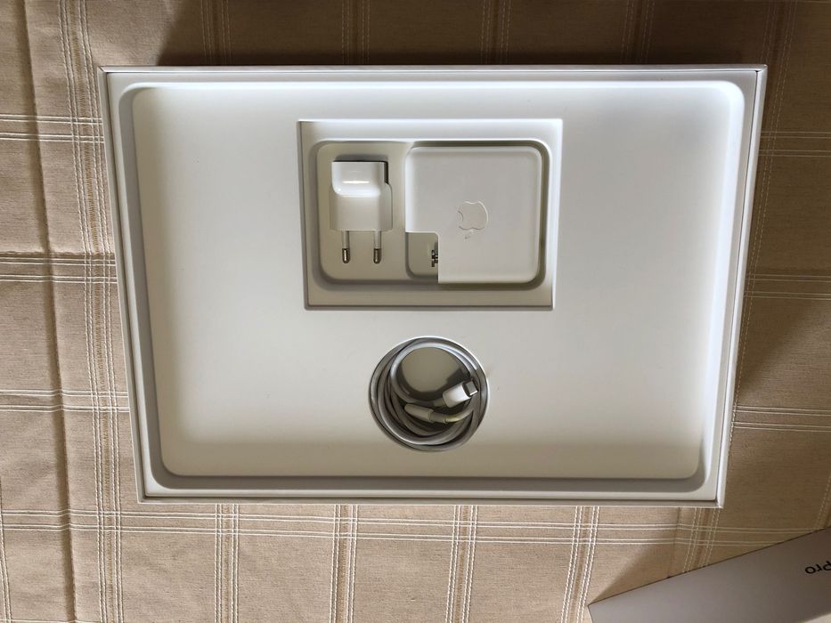 Macbook Pro 13” Touch Bar Intel Core i5 1.4GHz 8GB Ram 256GB SSD