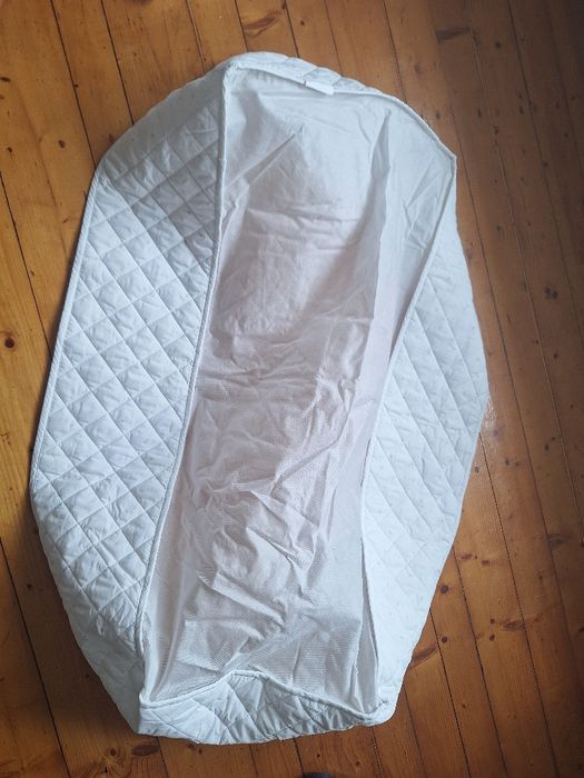 Ochraniacz do łóżeczka IKEA– Biały, pikowany, wyprawka dla dziecka