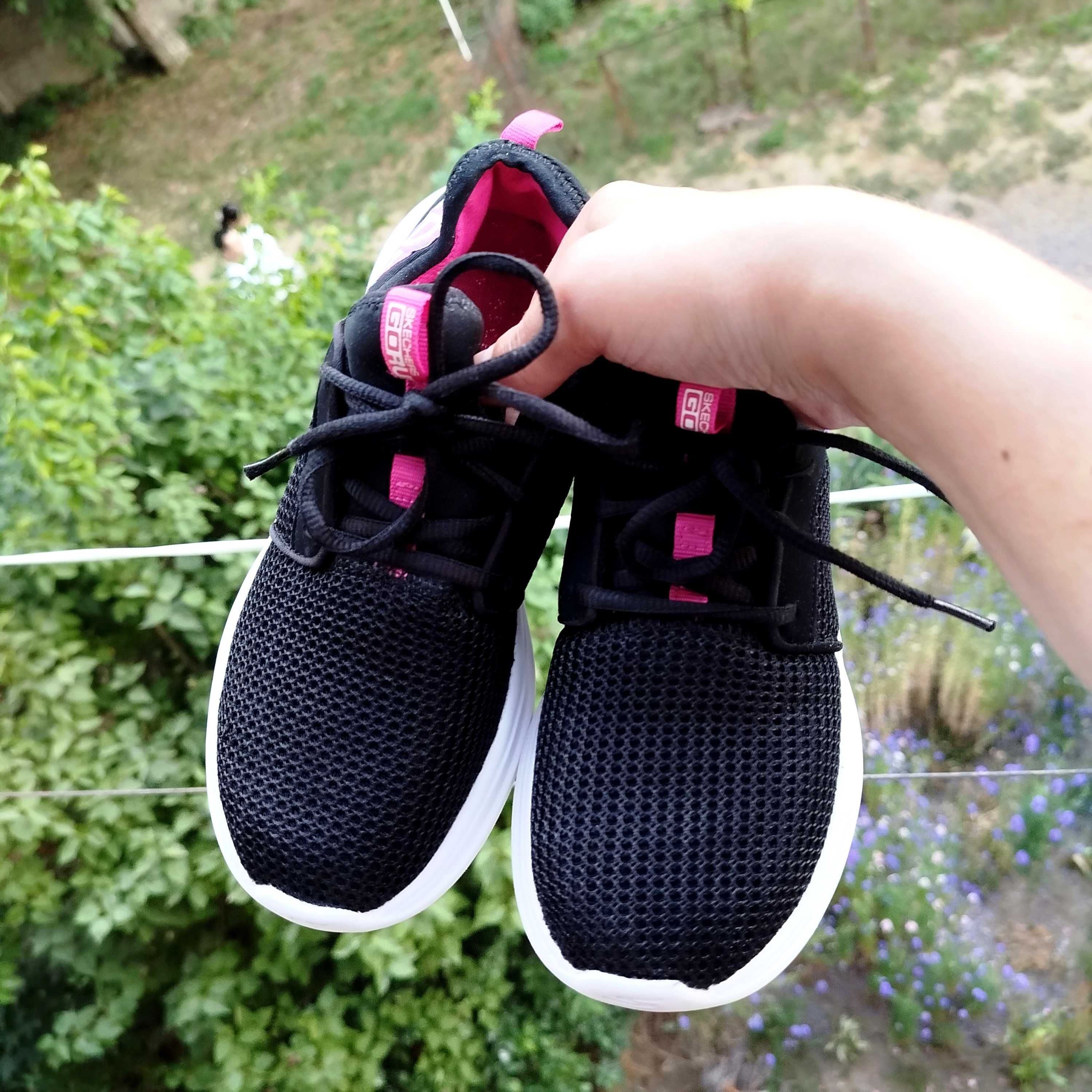 Кроссовки Оригінал Skechers GoRun Дихаючі Мякі для бігу 36р, 23см.