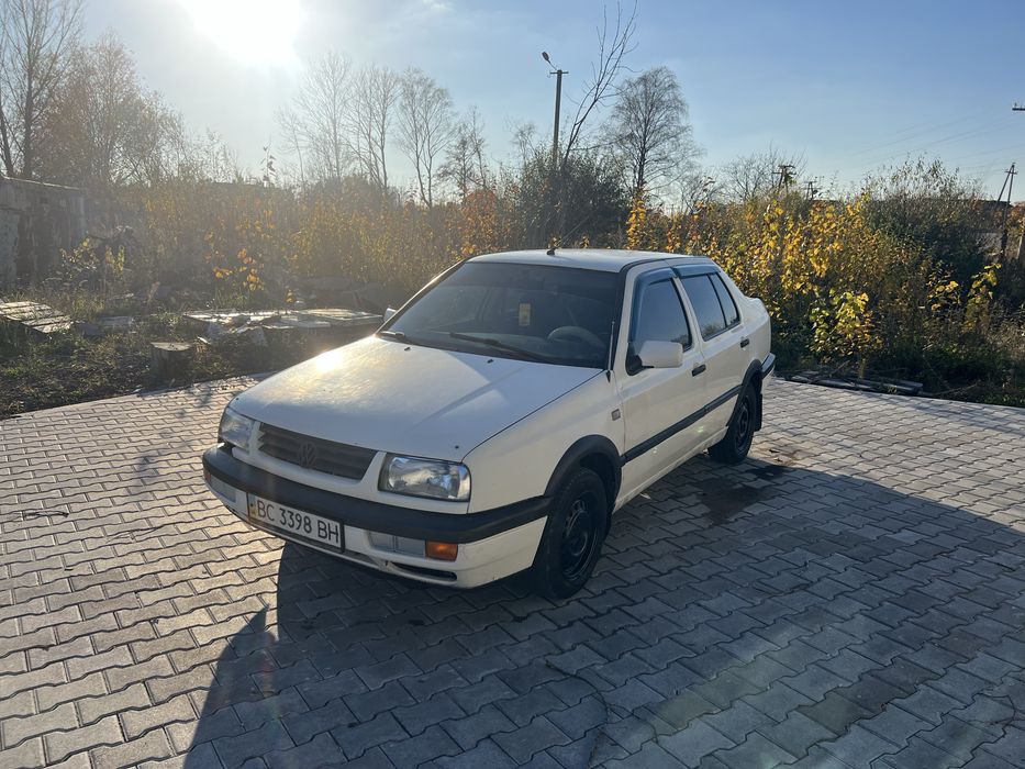Volkswagen vento 1,8 газ , бензин