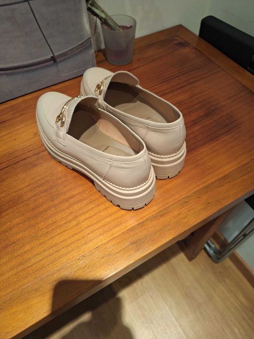 Sapatos em pele tamanho 37 Seaside