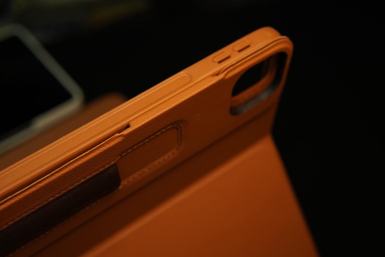 ESR Shift Magnetic (коричневий) для iPad Pro 12.9” (5/6 покоління