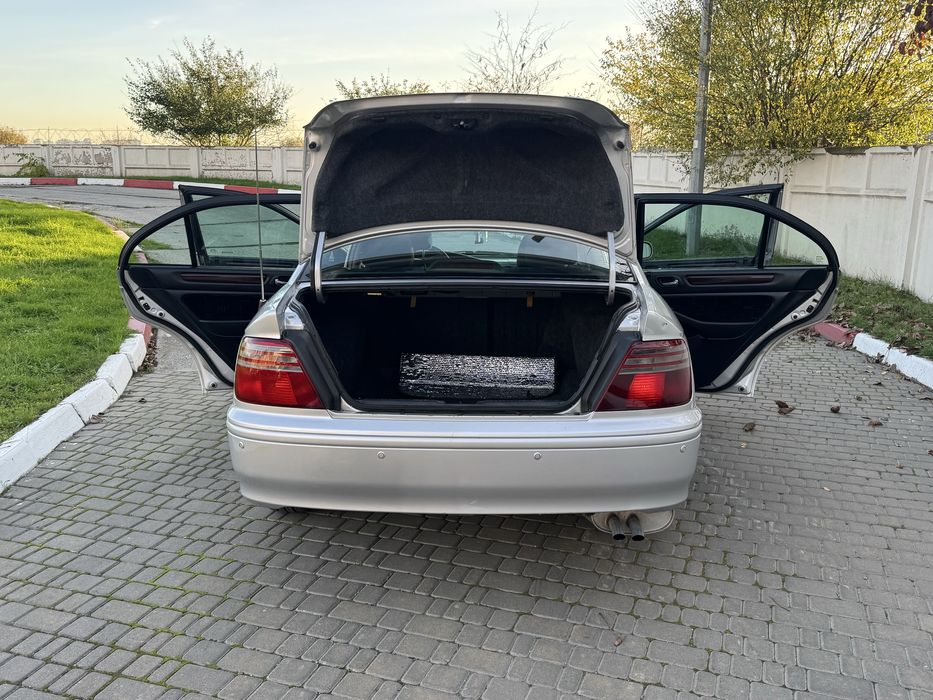 Продам Хонду Акорд 1.8 механика Срочно!