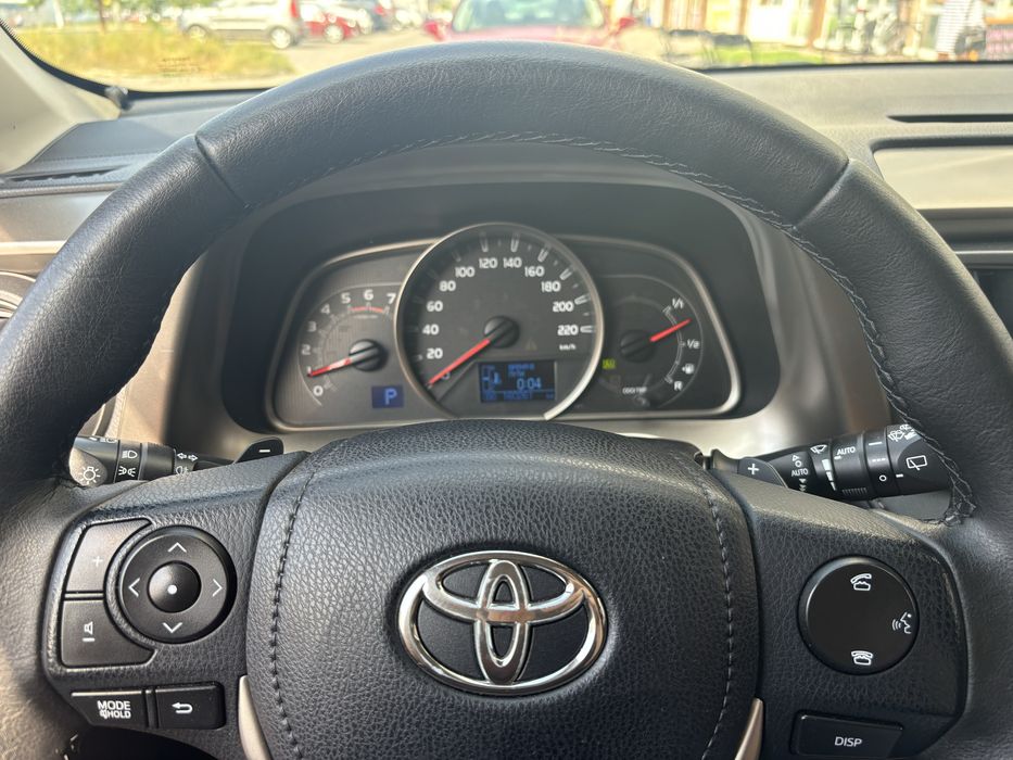 Toyota RAV4 2.2 diezel офіційний, без підфарбувань