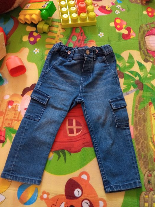 Roupa bebé 9-12 meses (80cm) - calças ganga H&M