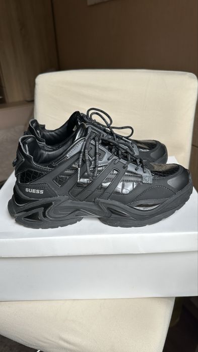 Кроссовки Guess 40р
