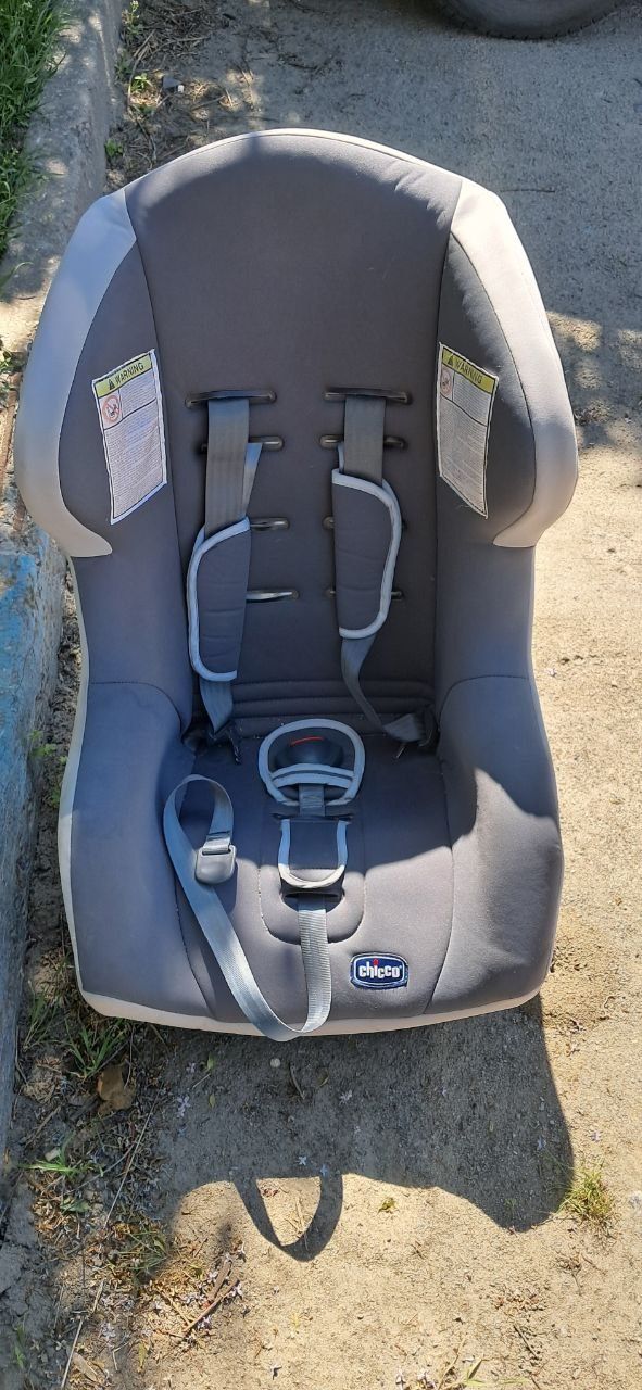 Продам автокресло Chicco Universal 9-18 кг