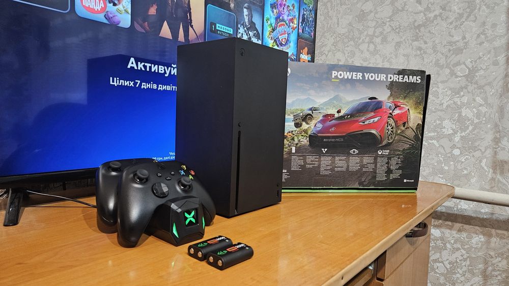 XBOX Series X 1TB, 2 Геймпада, Док станція з АКБ на 2500 мАН