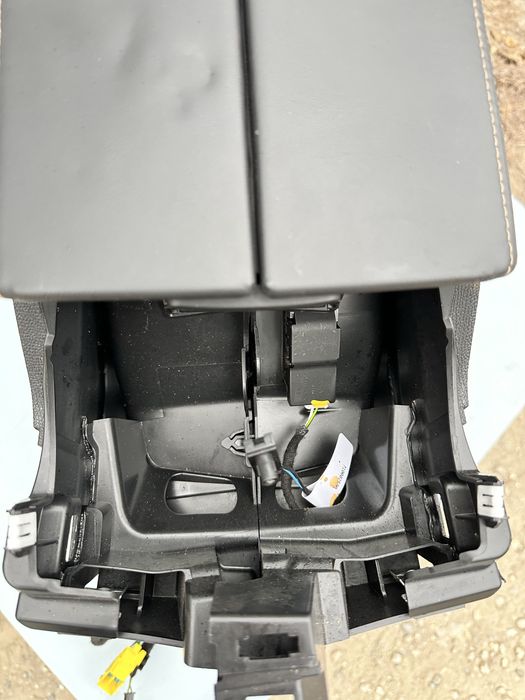 Peugeot 3008/5008 підлокітник