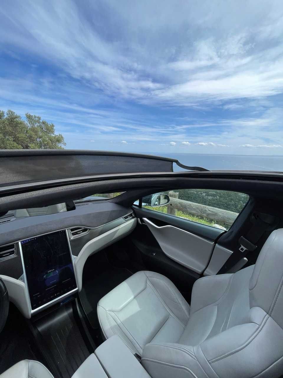 Tesla Model S 85 D