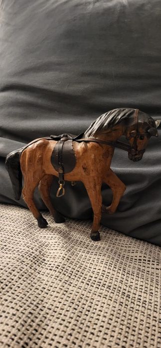 Figurka konia, drewno skóra