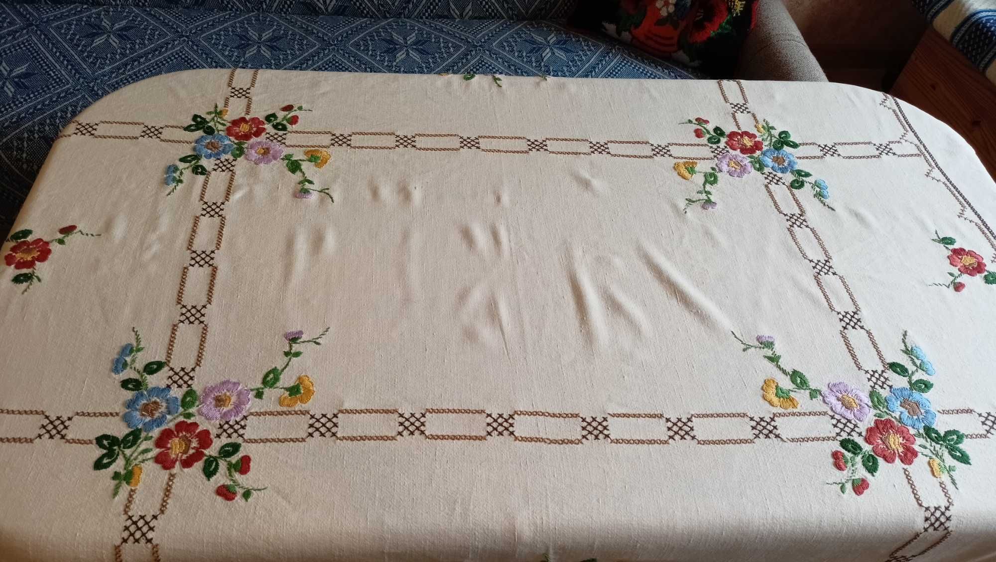 Stary obrus z haftem ręcznym, duży 170 x 135, ecru