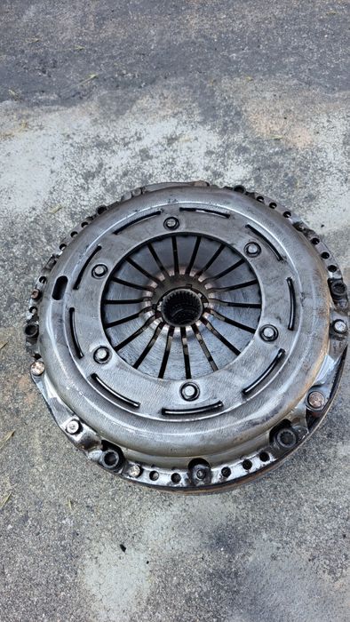 Kolo dwumasowe dwumas sprzęgło Audi A4 B8 A5 2.0 tdi Cag