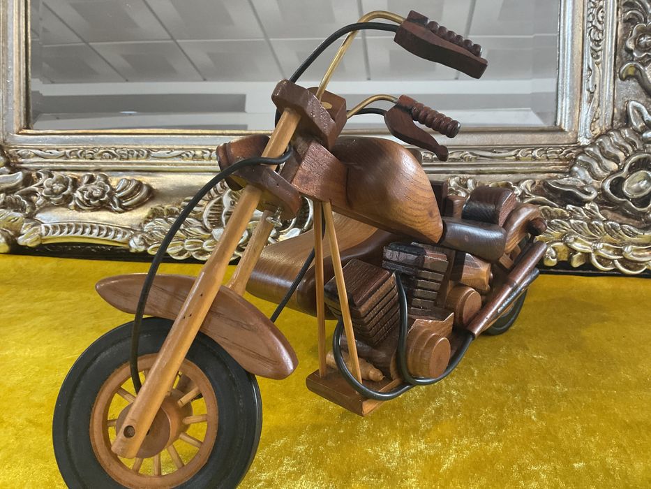 Mota em madeira decoração