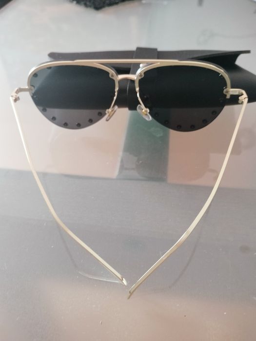 Óculos de sol com dourado