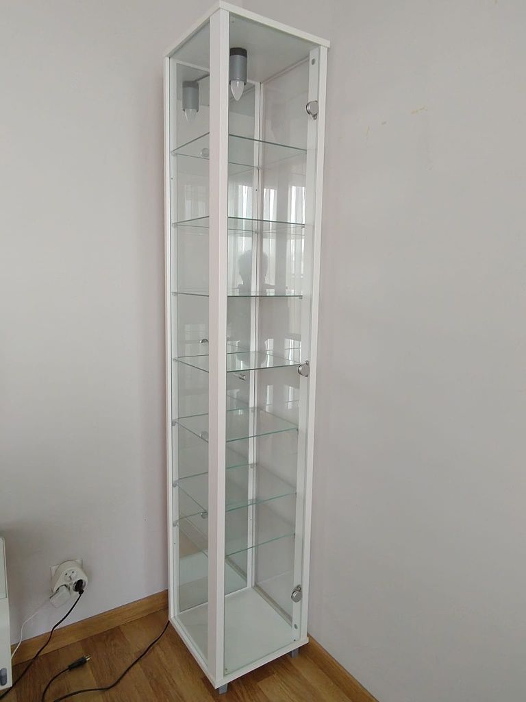 Elegancka witryna szklana z Westwing