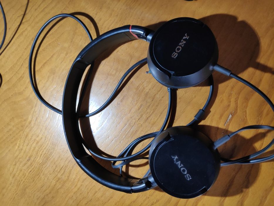 Headphones Sony MDR-ZX100