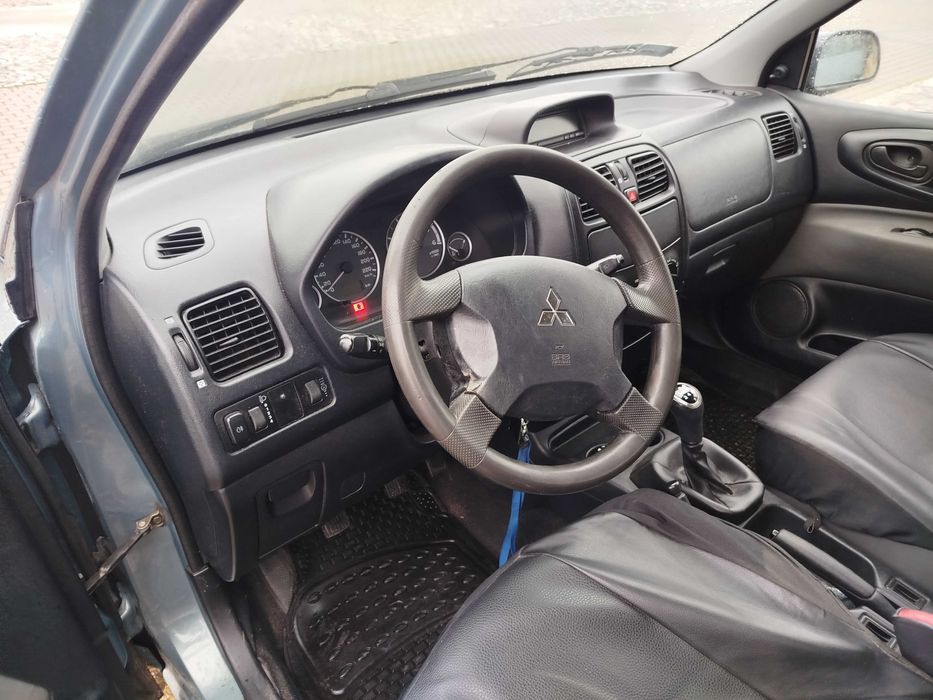 Mitshubishi Space Star 2004r.