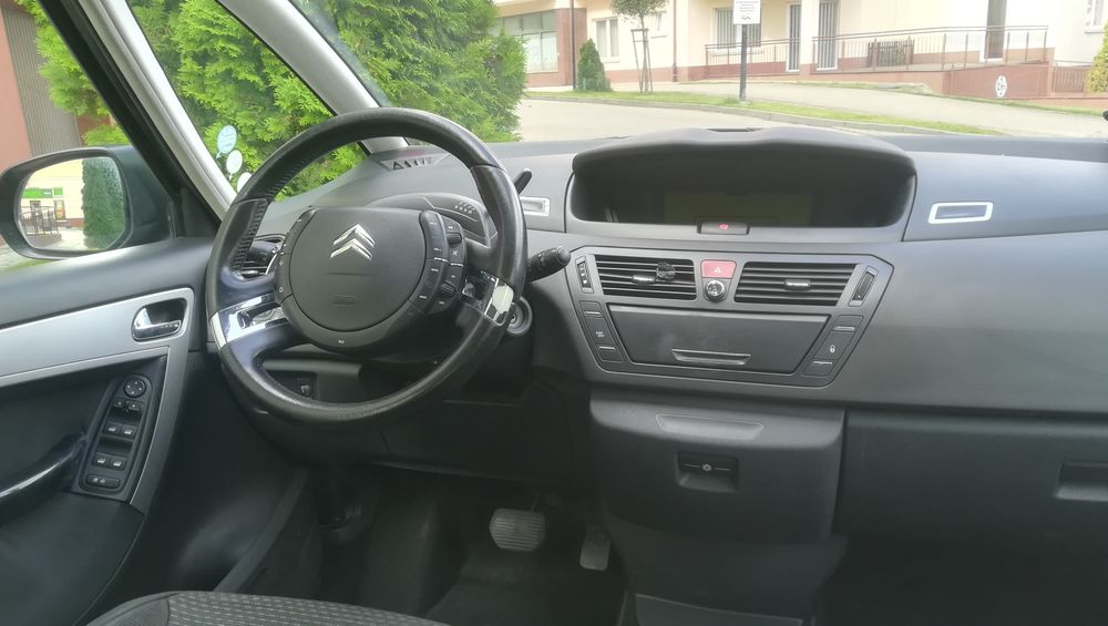 Sprzedam ładnego  C4 Picasso oszczędny diesel.Auto z hakiem