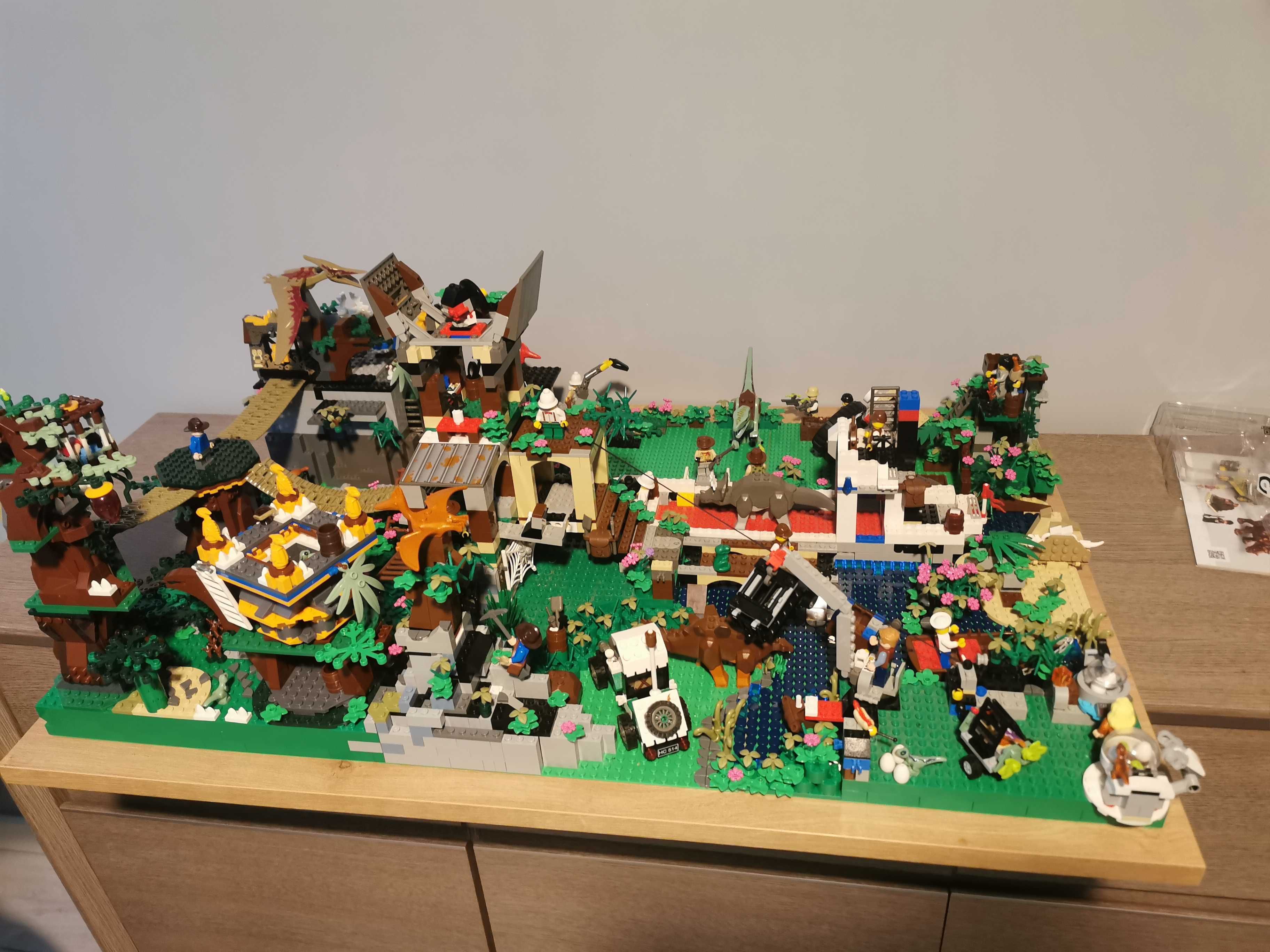 Lego Adventurers Dino Island