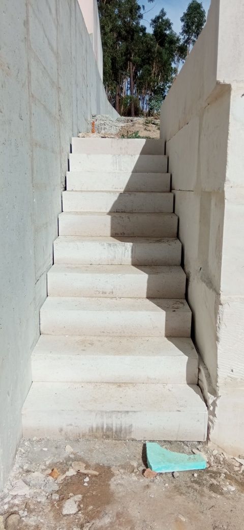 Escadas em pedra lisa, várias soluções a vossa medida