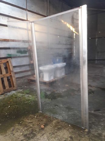 Resguardo de banheira em vidro